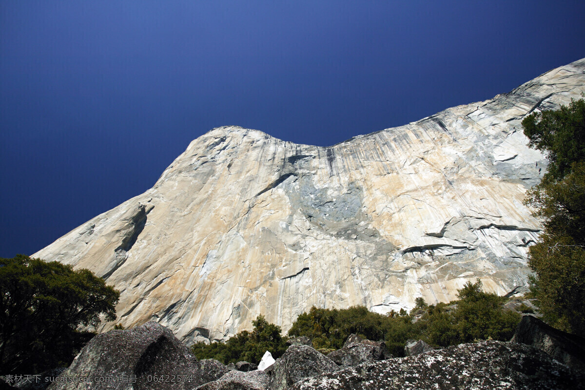 绿树 山水风景 石壁 峡谷 岩石 自然景观 尤 塞 米 堤 谷 尤塞米堤谷 蓝天和阳光 奇山怪石 矢量图 日常生活