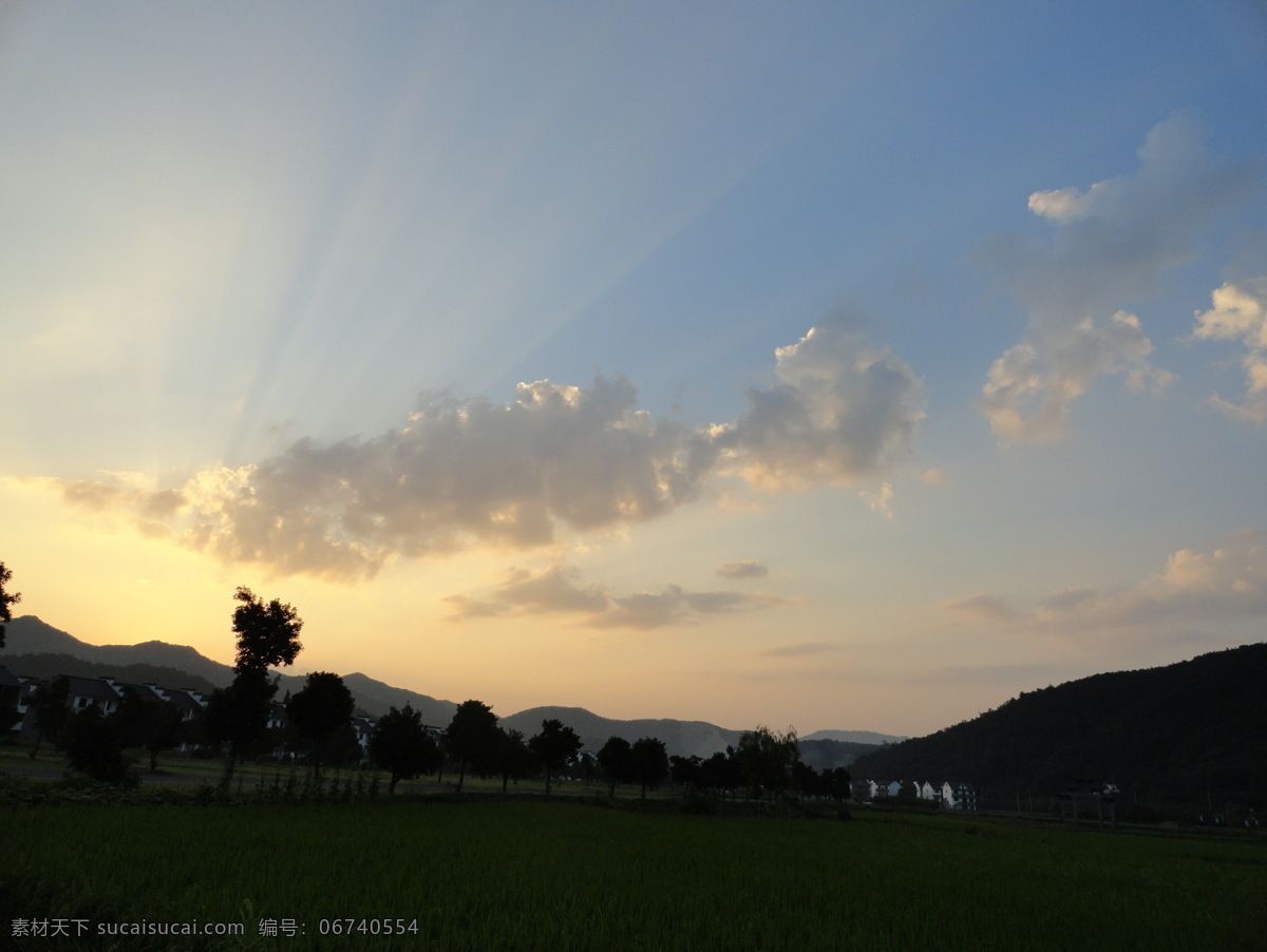 山 日落 黄昏 白云 光芒 自然景观 自然风景