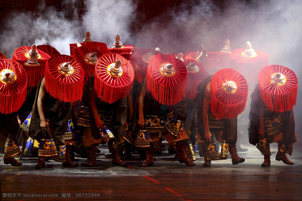 甘孜 贡嘎山 藏族舞蹈 藏族 舞蹈 红帽 风景 旅游摄影 国内旅游
