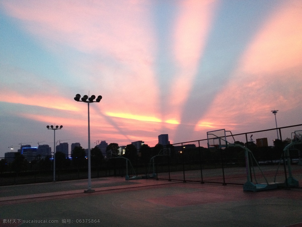 夕阳 下 室外 篮球场 阳光 户外 篮球 体育 自然风景 自然景观