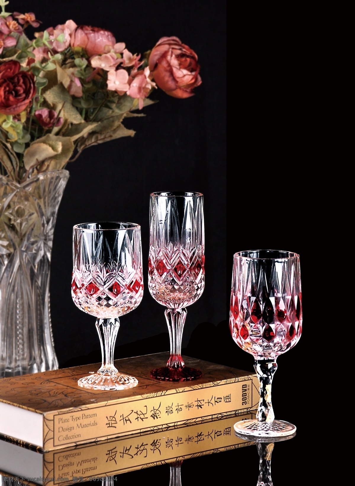 高脚杯 杯 杯子 玻璃 玻璃杯 餐具厨具 餐饮美食 红酒杯 喷色玻璃 摄影布景 摄影图