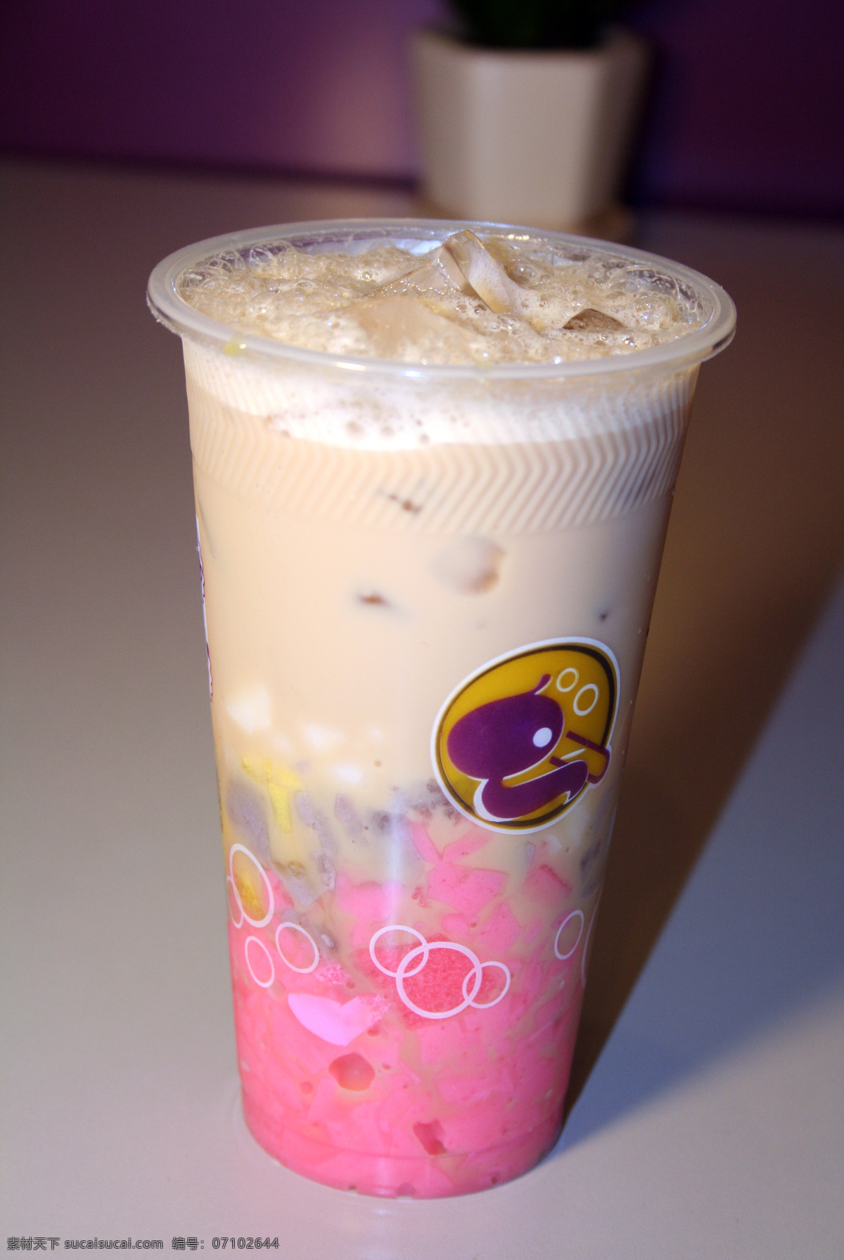 杯 冰茶 冰红茶 冰块 餐饮美食 红茶 绿茶 奶 奶茶 牛奶 奶昔 冰 圆杯 古咕奶茶 珍珠 珍珠奶茶 饮料酒水 摄影图库 矢量图 日常生活