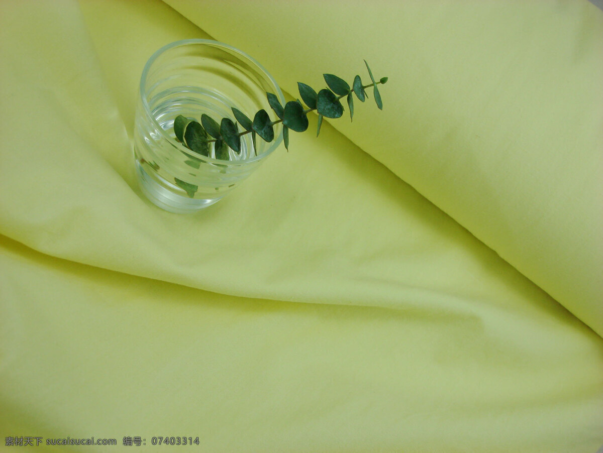 黄色 棉布 杯子 底色 生活百科 生活素材 黄色的棉布 织物 矢量图 日常生活