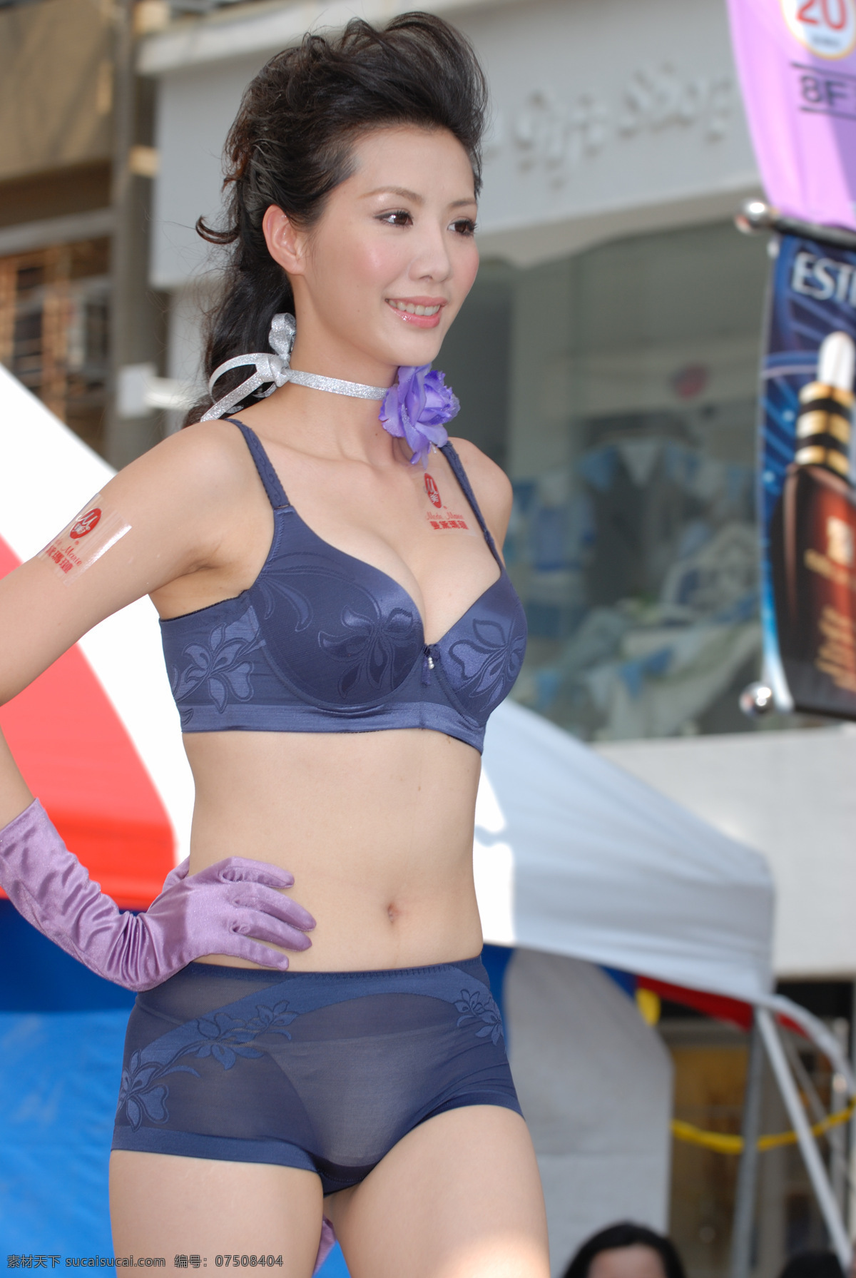 内衣秀 内衣 文胸 名牌 曼黛瑪璉內衣 美女 展秀 性感 发布会 t台秀 长发美女 代言 活动 花 漂亮 站立 妖娆 妩媚 女性女人 人物图库