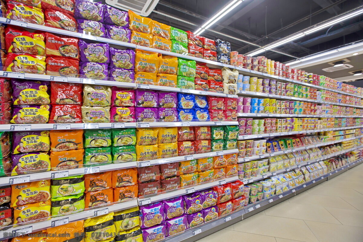 超市商品 超市 商品 货架 零食 方便面 整齐