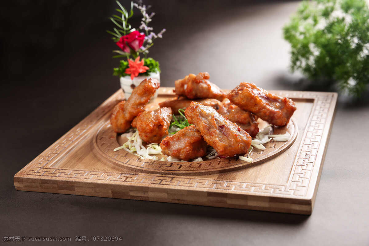 金牌蒜香骨 排骨 油炸 蒜米 餐饮美食 传统美食