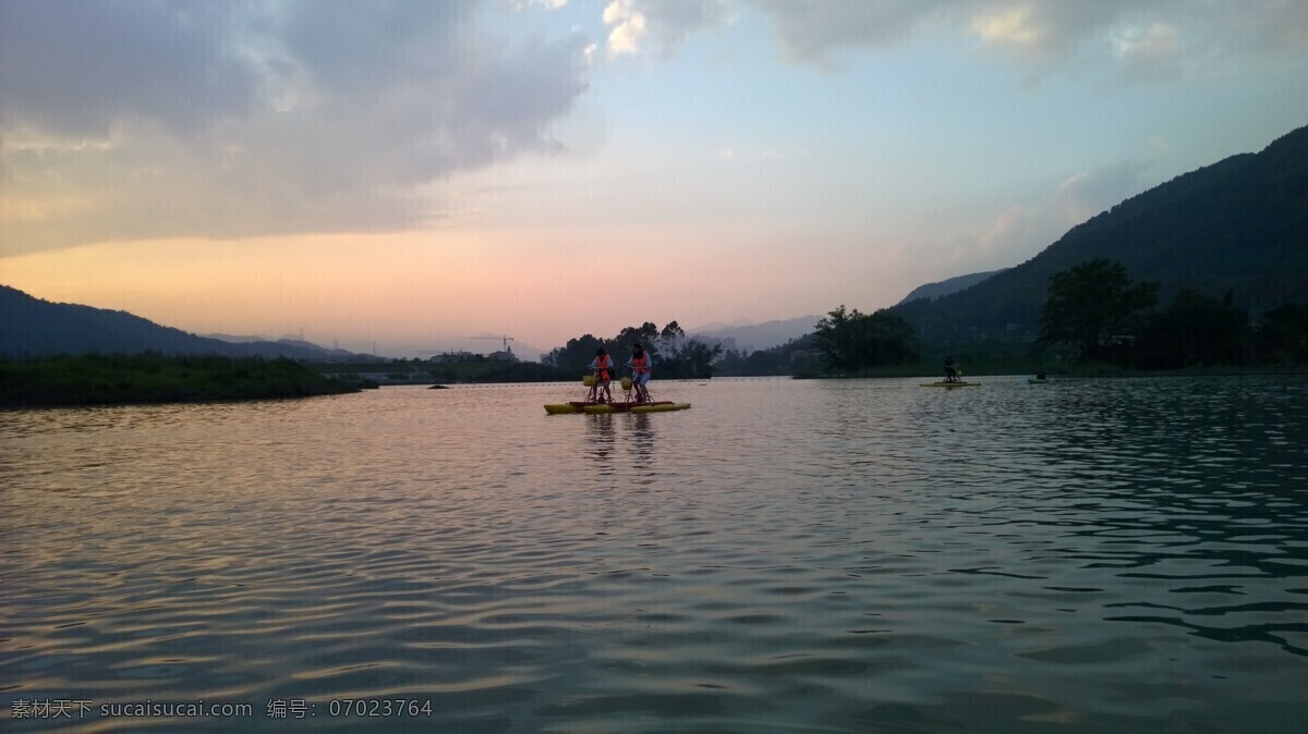 晚霞湖光 晚霞 湖光 江景 水上自行车 湖景 自然景观 山水风景