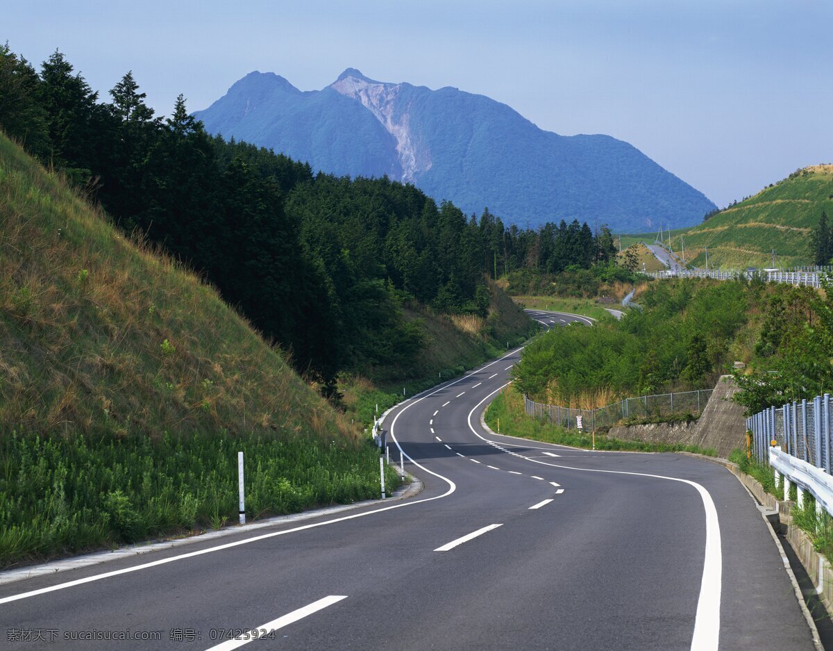 通往 大山 高速路 通往大山 高速 公路 高速公路 山脉 自然景观 山水风景