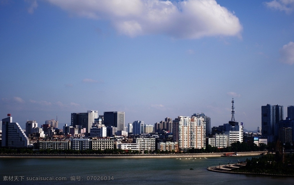 上饶 城市 俯瞰 河流 船只 现代化高楼 建筑群 新建住宅楼 沿江道路 树木 蓝天白云 城市景观 旅游风光摄影 建筑风光 国内旅游 旅游摄影