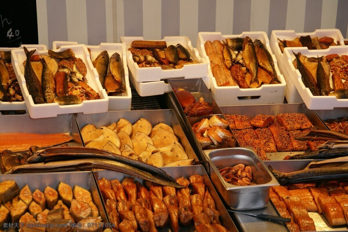 海产品 海鲜 虾 鱼丸 鱿鱼 黄鱼 干海产品 干货 海产品市场 菜市场 餐饮美食 食物原料