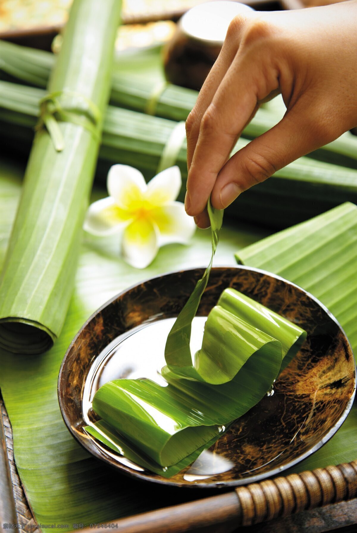 水疗 美容 spa水疗 美容spa 手 特写 香薰 绿叶 盘子 碗 竹子 兰花 护理 洗刷 淋浴用品 女性美容 美容广告 娱乐休闲 家居生活 生活百科