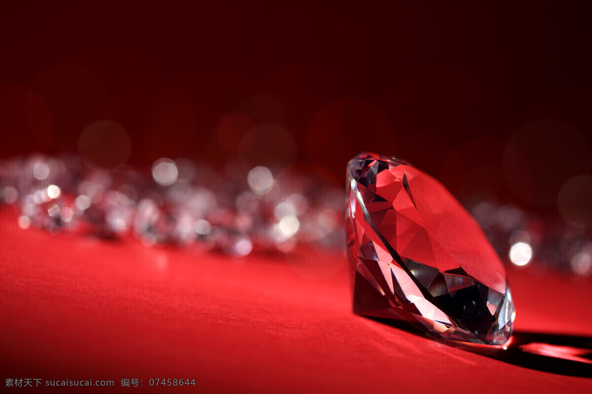 红色 背景 下 宝石 红色背景 奢侈品 钻石 珠宝 闪闪发亮 珠宝服饰 生活百科