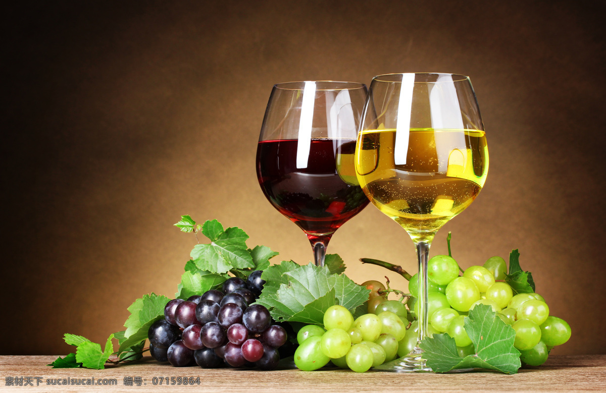 新鲜 葡萄 葡萄酒 红酒 高脚杯 玻璃酒杯 玻璃杯子 酒类图片 餐饮美食