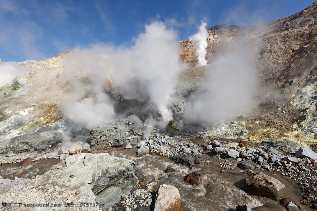 火山爆发图片 火山爆发 火山口 火山 爆发 雾气 烟雾 岩浆 熔岩 碎石 石头 地貌 山石 自然景观 风景图 自然风景