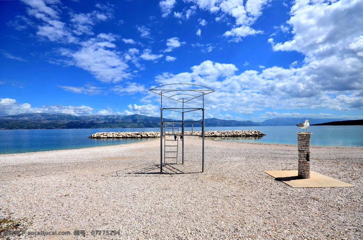 白云 海边 海鸟 海滩 蓝天 蓝天白云 天空 云层 海滩石 自然景观 自然风景 psd源文件