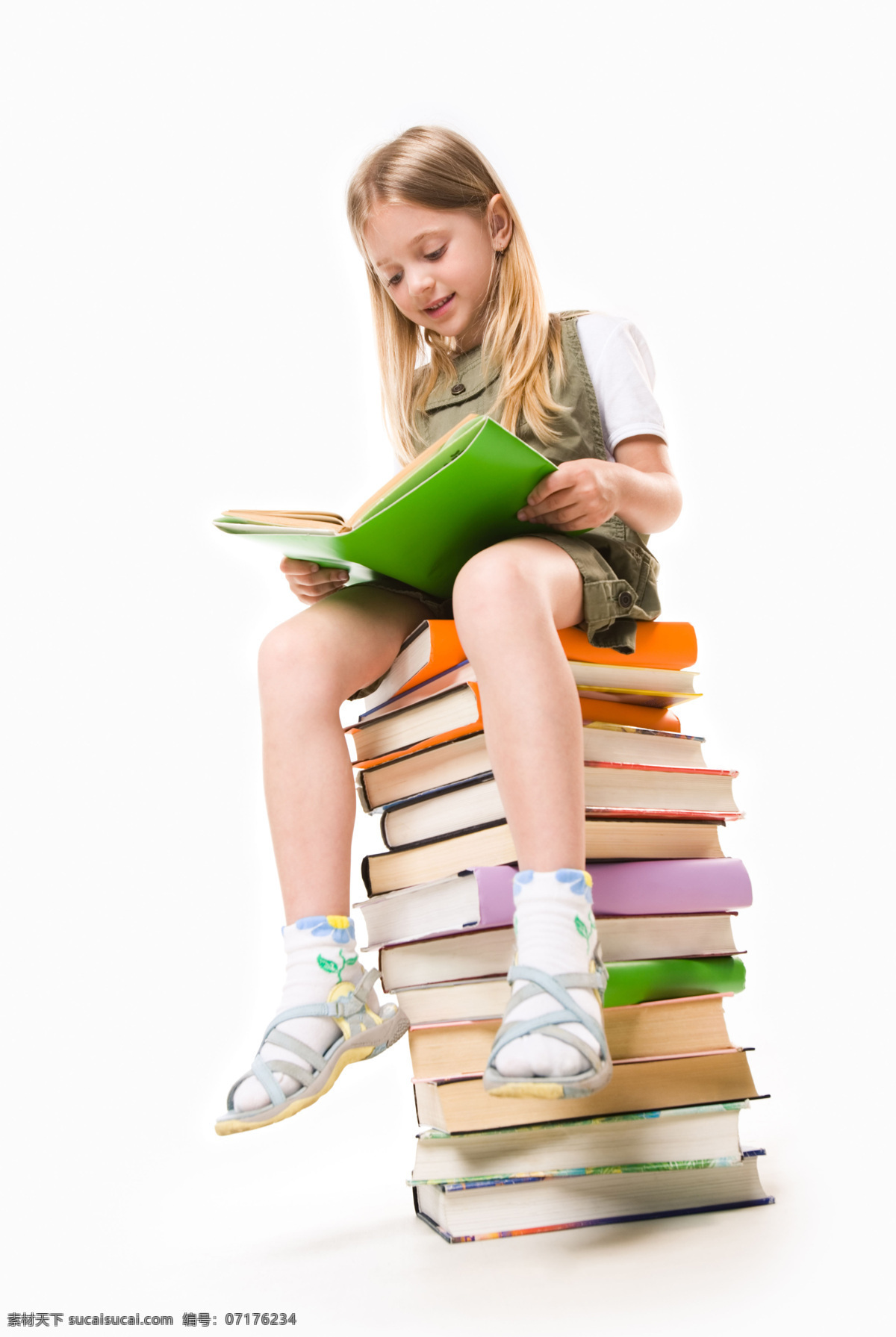 金发女孩 读书 学习 书本叠放 校园主题 高清图片 白色