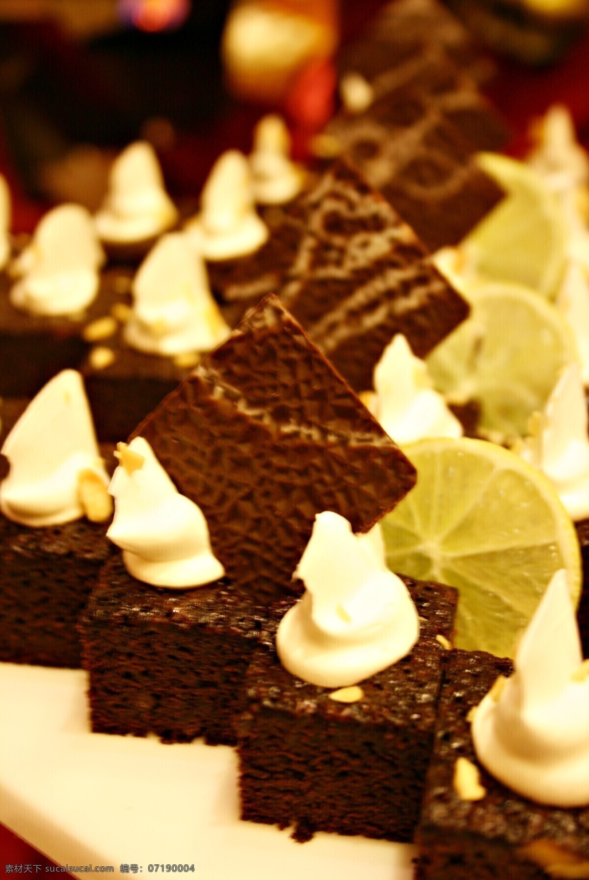 小蛋糕 西點 西式點心 蛋糕 巧克力蛋糕 甜點 西餐美食 餐饮美食