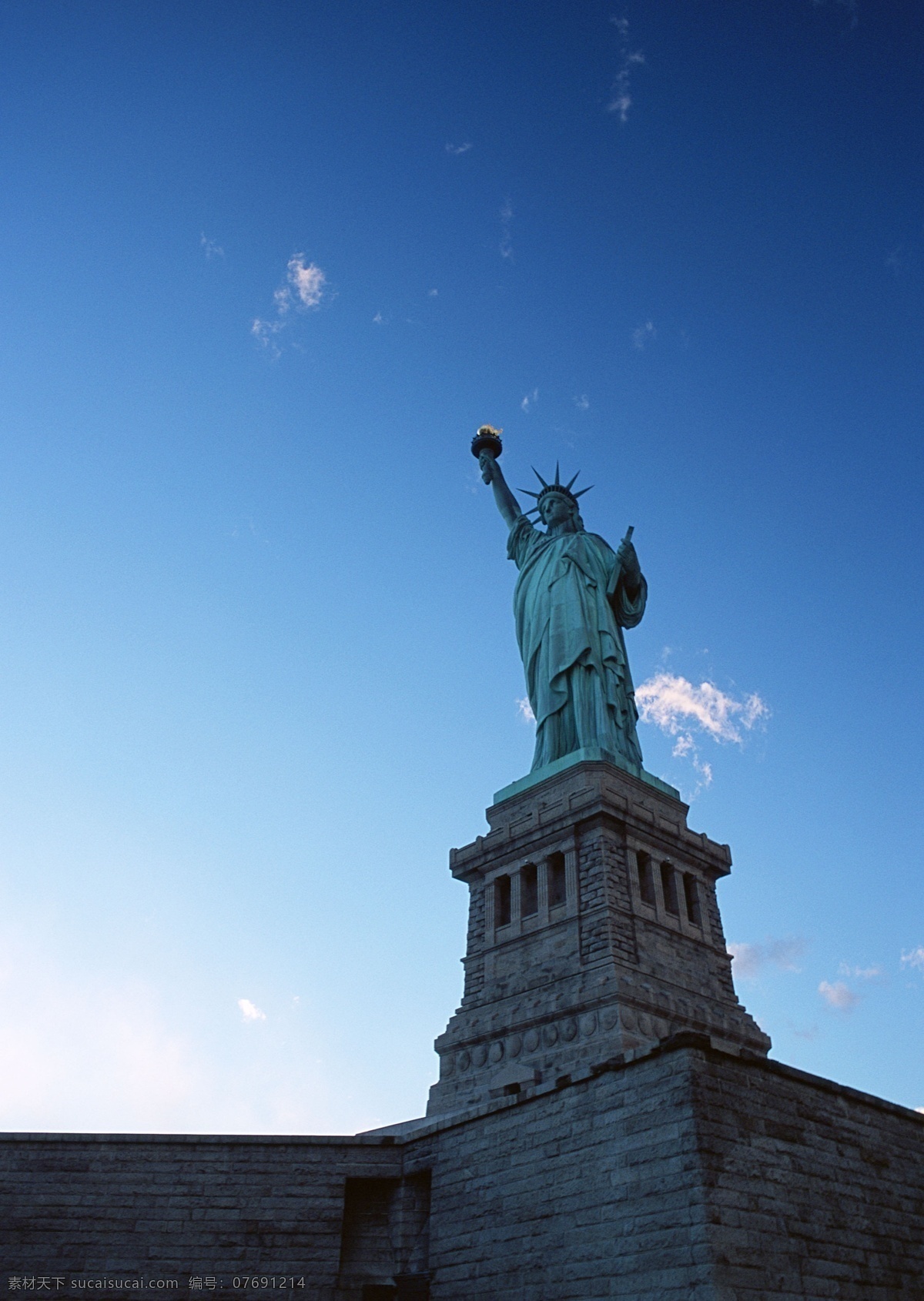 神像11 美国免费下载 白云 城堡 美国 自由女神像 全身 风景 生活 旅游餐饮