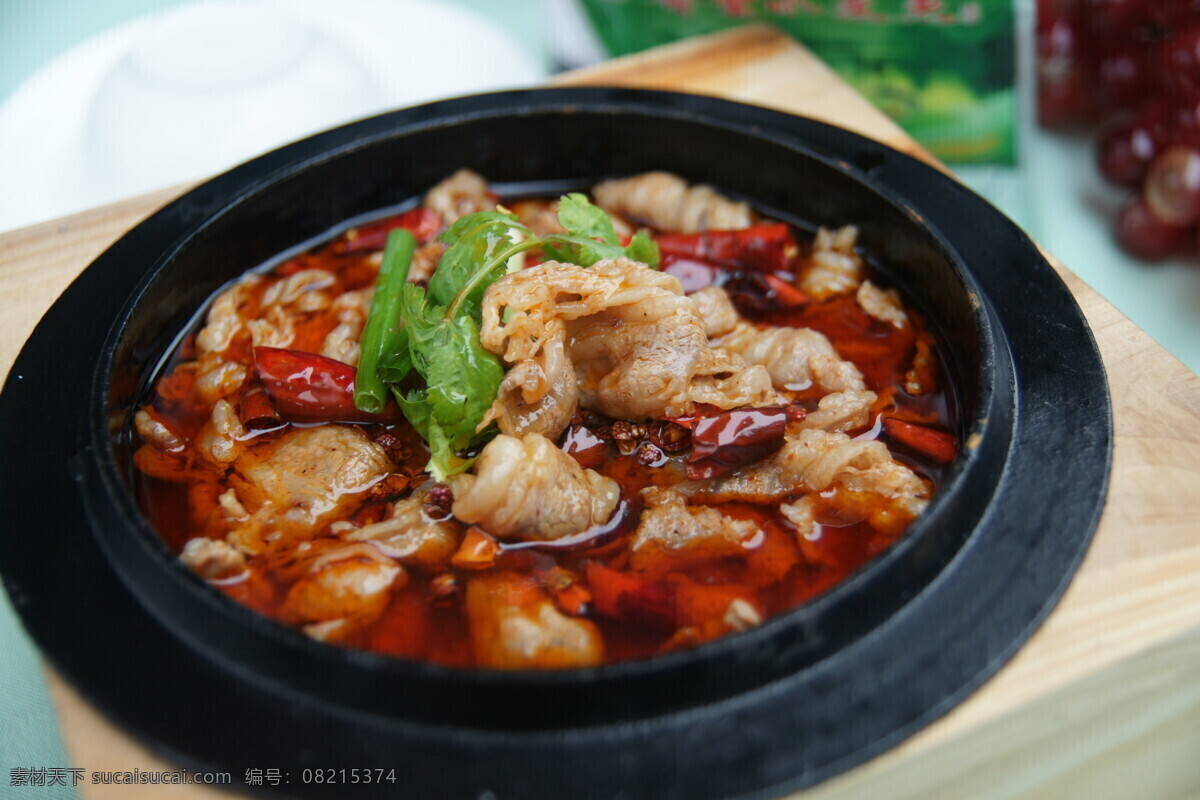 红烧牛肉煲 牛肉 红烧肉 红烧牛肉 麻辣味 红烧川菜 红油 绿色牛肉 菜品 传统美食 餐饮美食