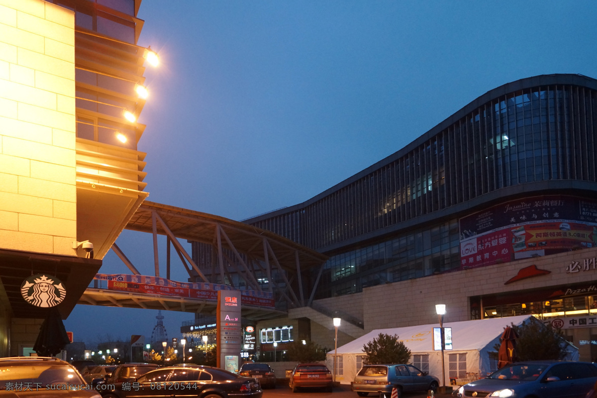 玻璃幕墙 步行街 彩灯 城市 橱窗 繁华 风光 风景 济南风光 济南 夜景 建筑 广告牌 街灯 现代 天桥 钢结构 霓虹灯 流光璀璨 华灯初上 小资 情调 市民健身中心 天下泉城 建筑摄影 建筑园林 装饰素材 展示设计