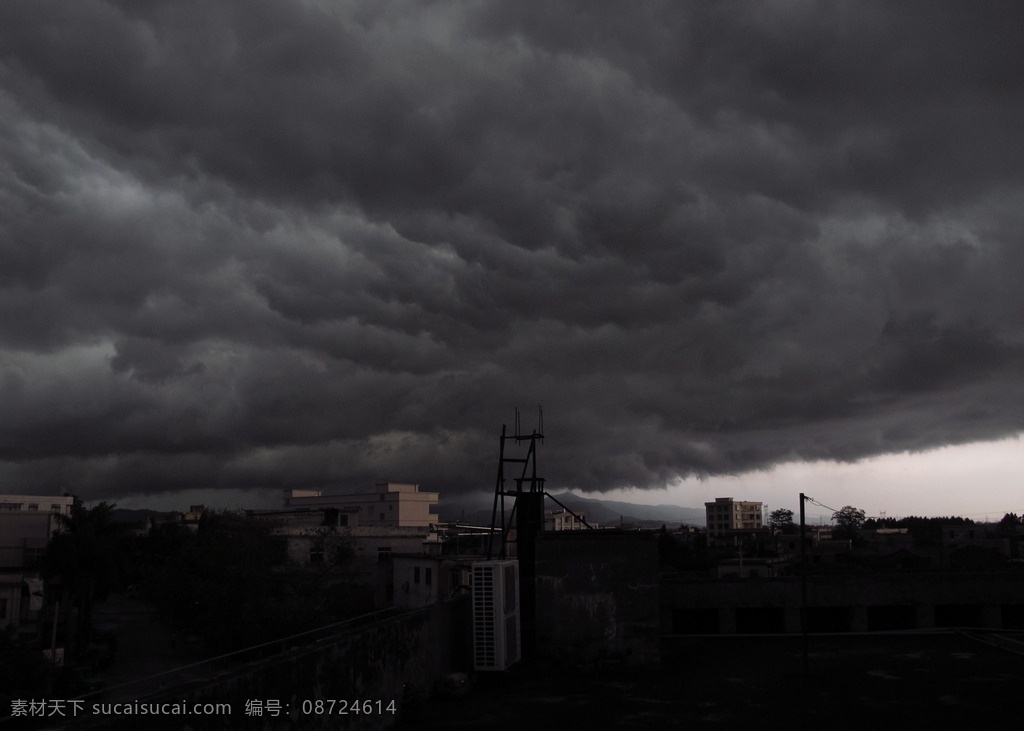 极端 天气 乌 天黑 乌云滚滚 极端气象 魔鬼天气 乌云压城 暴风雨来临前 自然景观 自然风景