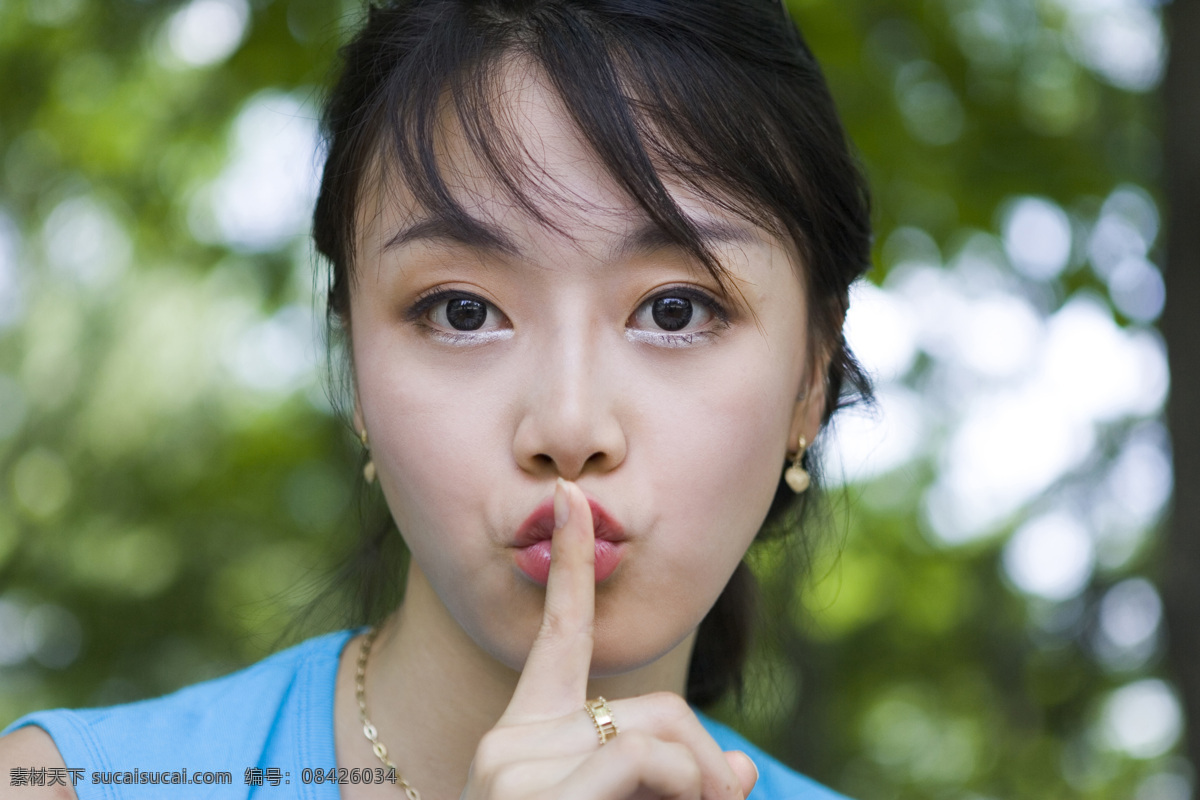 做 安静 手势 美女图片 娇俏容颜 女人 女性 性感美女 模特 美女写真 时尚美女 可爱女生 清纯女孩 安静手势 面部特写 人物图片