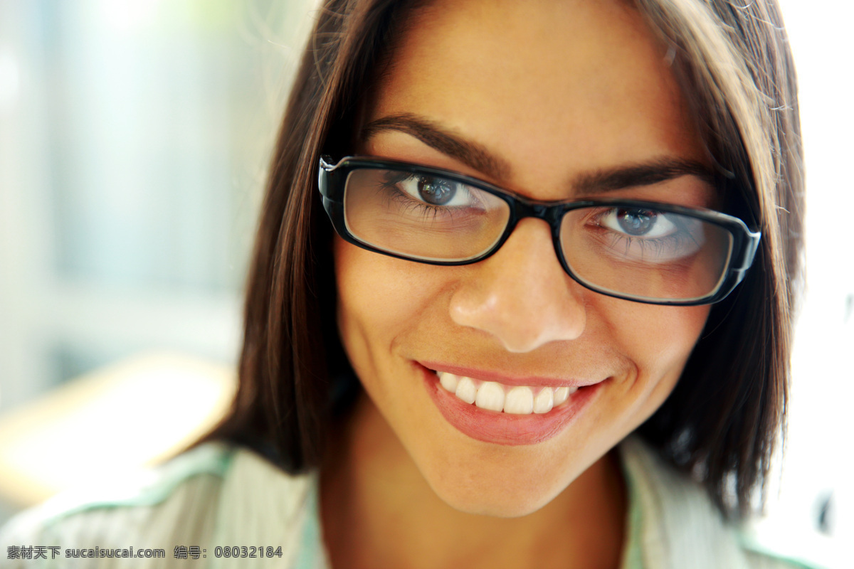 知性 职场 女性 近景 工作 眼镜 活力 其他人物 人物图片