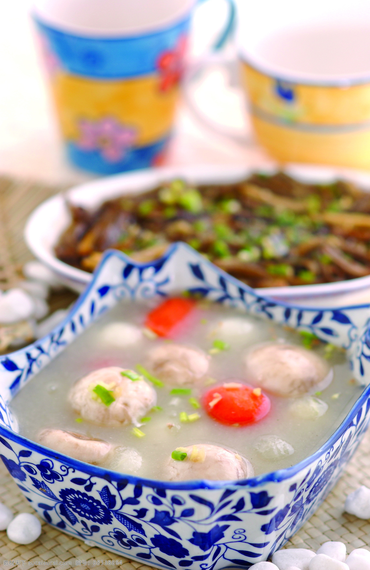 杯子 菜谱 菜谱摄影 餐饮美食 传统美食 胡萝卜 美食 盘子 鱼丸汤 鱼丸 大花碗 菜 白石子 汤 碗 画册 菜单 封面