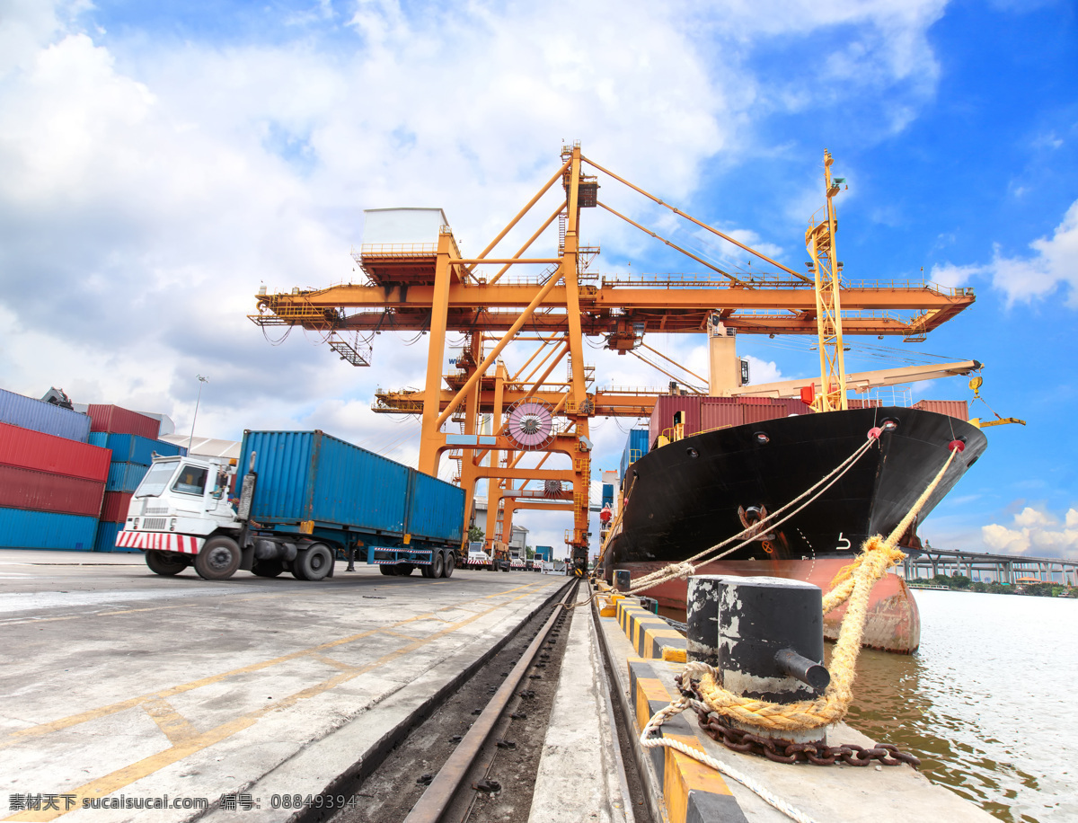 集装箱 码头 堆场 机械 汽车 轮船 船务 港口 工业生产 现代科技