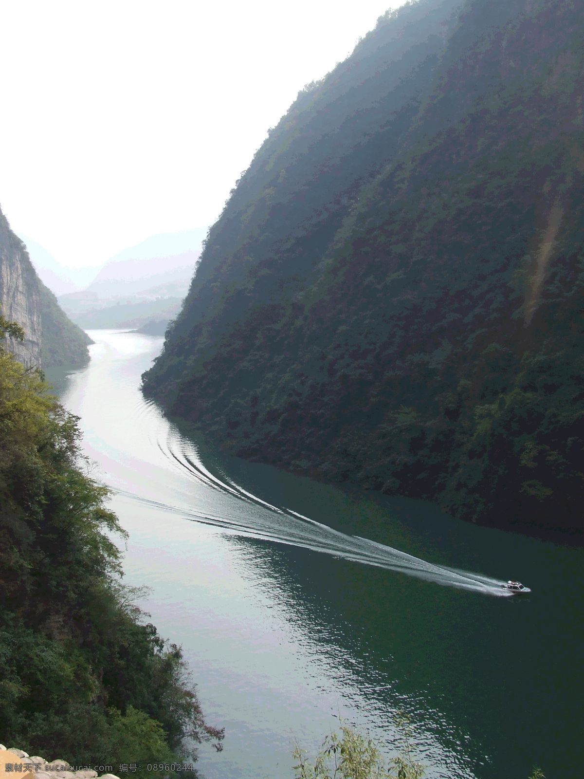 白云 风光 风景 河流 河面 河水 湖泊 湖水 山水 风光图片 山水风光 自然 天然 阳光 森林 山脉 山峰 蓝天 游艇 自然风景 自然景观 生活 旅游餐饮