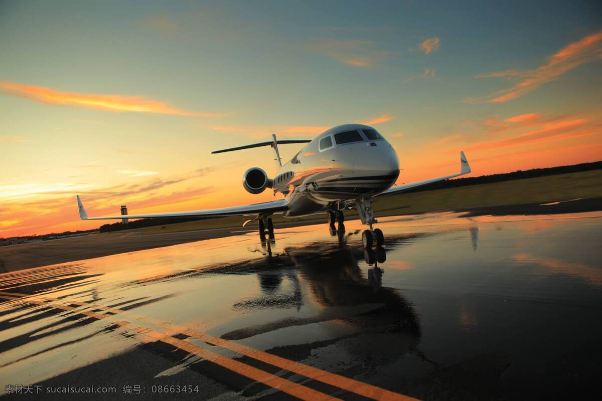 飞机 私人飞机 喷气式飞机 航班 空中客车 空客 蓝天 天空 夕阳 剪影 停靠 机场 客机 波音 专机 支线飞机 大飞机 交通运输 现代科技 交通工具