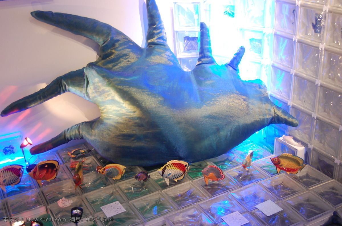 波浪 大海 高清 海浪 海洋生物 科技 蓝光 玩具 玩具海洋生物 鱼 鲨鱼 胖头鱼 水 蔚蓝 刺 炫彩 现代科技 psd源文件