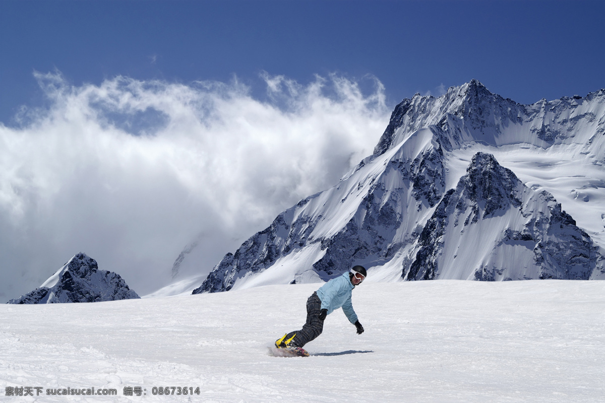 冰雪运动 人物 巍峨 雪山 背景 运动 户外 冬季 雪地运动