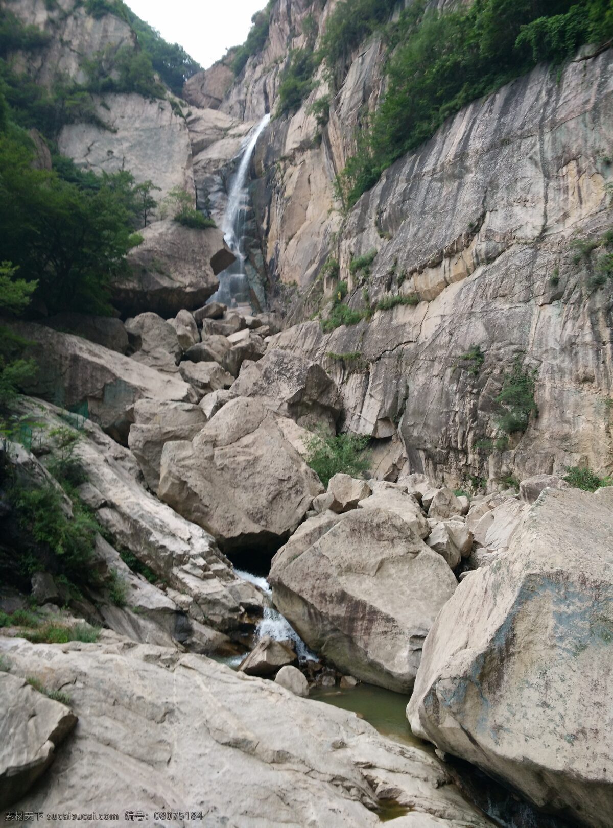 瀑布 水帘 峭壁 石头 小溪 原生态 自然景观 自然风景