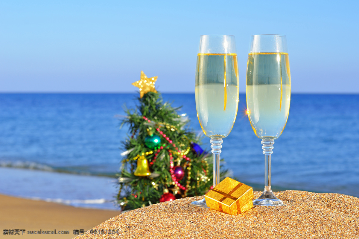 圣诞节 大海 红 香槟 酒杯 高脚杯 玻璃杯 餐饮美食酒水 餐饮美食 饮料酒水 青色 天蓝色