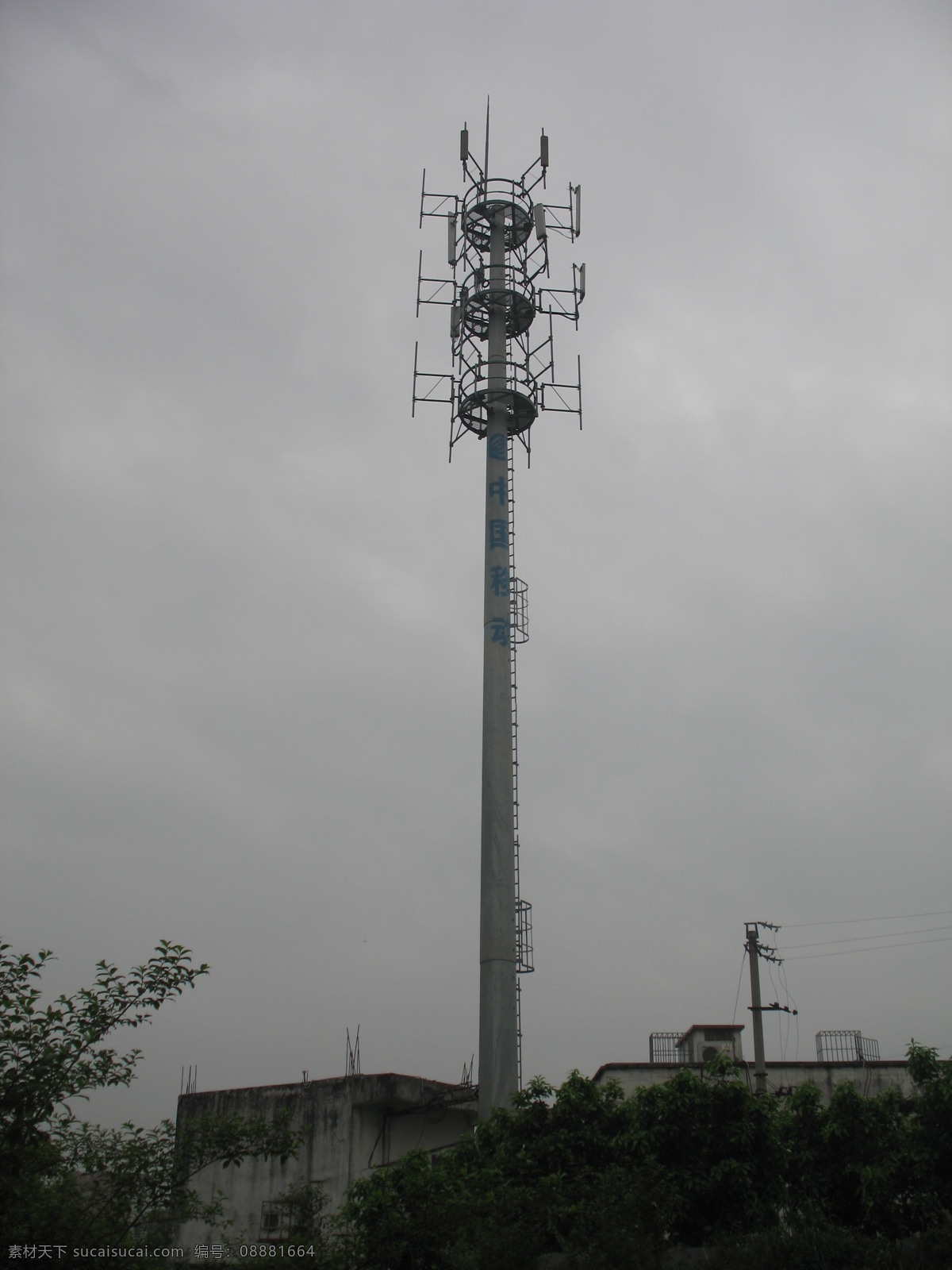 信号塔 漳州平和 中国移动 接收塔 发射塔 灰蒙蒙的天空 塔台 信号发射塔 通讯设施 科学研究 现代科技