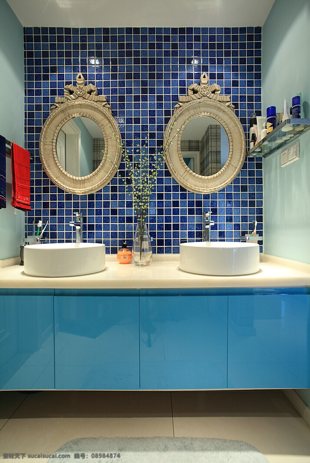 时尚 感 卫生间 蓝色 格子 背景 墙 室内装修 效果图 瓷砖地板 卫生间装修 亮蓝色柜子