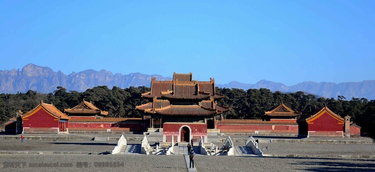 河北 保定 清西陵 清皇朝 陵墓 红墙黄瓦 飞檐翘角 古建筑 护陵河 小桥 游客 树林 蓝天 景观 国内旅游 旅游摄影