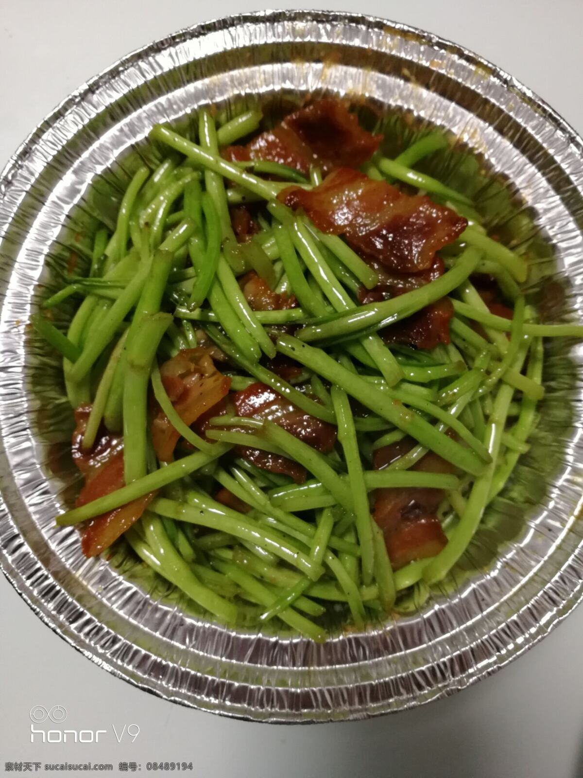 藜蒿炒腊肉 藜蒿 盖饭 藜蒿盖饭 盖浇饭 餐饮美食