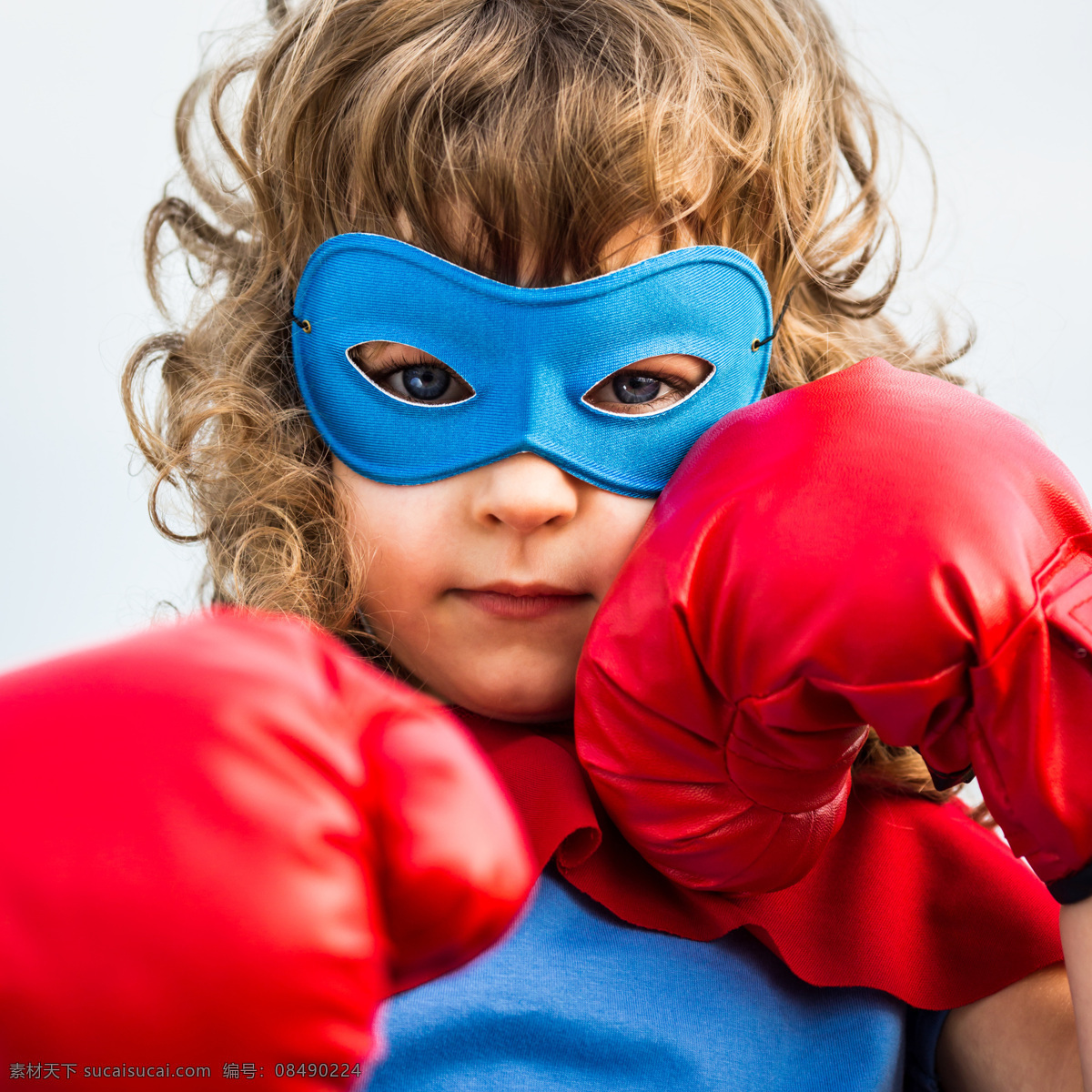 打拳 击 儿童 运动 拳击 戴面具的超人 小英雄 超级英雄 外国男孩 小男孩 儿童超人 披风 儿童图片 人物图片