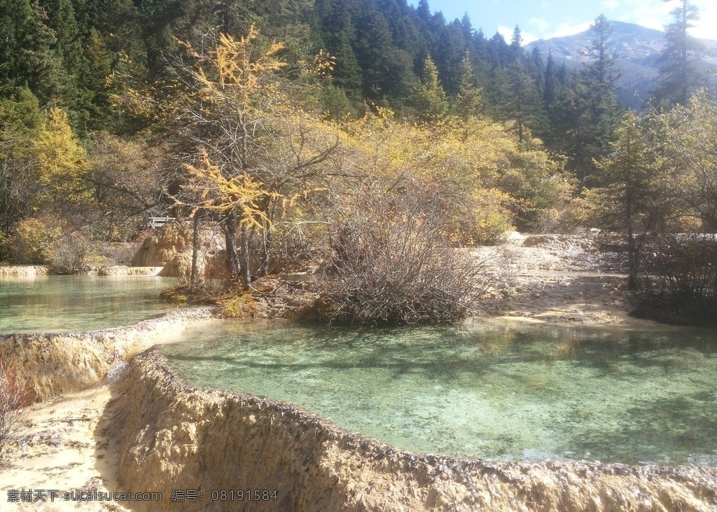 黄龙五彩池 四川 阿坝州 黄龙风景区 高山峡谷 森林 五彩池 钙华景观 蓝天 自然风光 自然景观 风景名胜