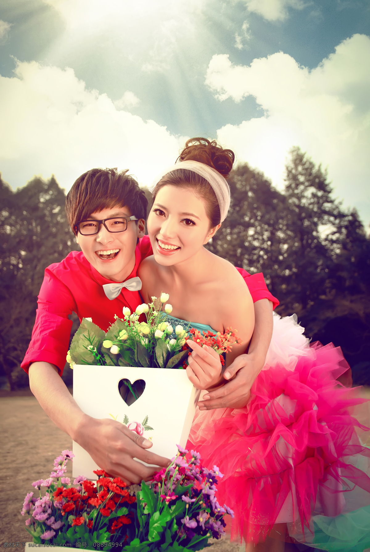 婚纱照 天空 情侣 花朵 树 阳光 人物摄影 人物图库