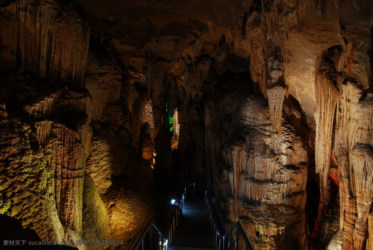 钟乳石 自然景观 武隆芙蓉洞 旅游 红色 美景 溶洞 绿色 旅游风光 地理生态 环境 自然风景