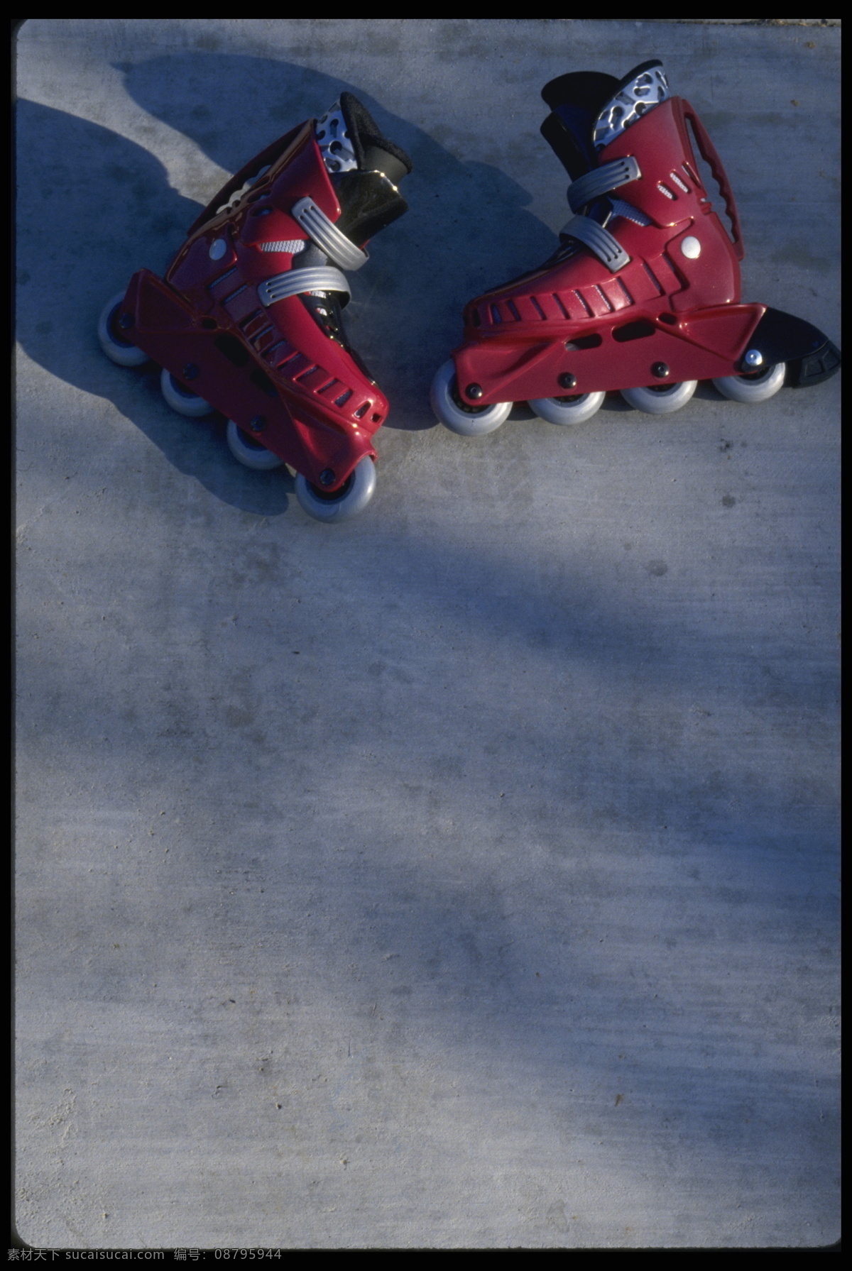 旱冰鞋 滑冰鞋 轮子 鞋子 一双鞋 滑冰 体育用品 生活百科