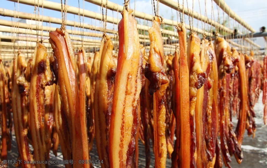 腊肉 腊味 广东腊肉 晒腊肉 腌肉 猪肉 晾干 晒干 农家小吃 传统美食 特产 摄影图片 餐饮美食 食物原料
