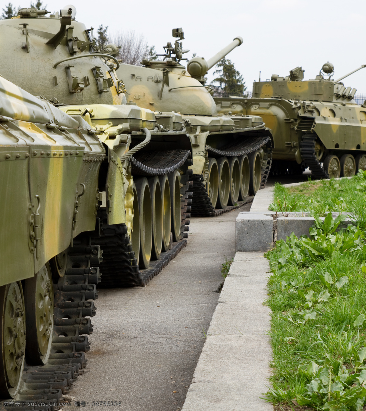 队伍 行进 装甲车 坦克车 战争 军事 武器 军事武器 现代科技