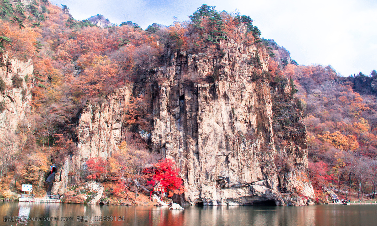 关门山风光 山峦 树木 石头 枫叶 红色 河水 小溪 天空 枫情关门山 自然风景 旅游摄影
