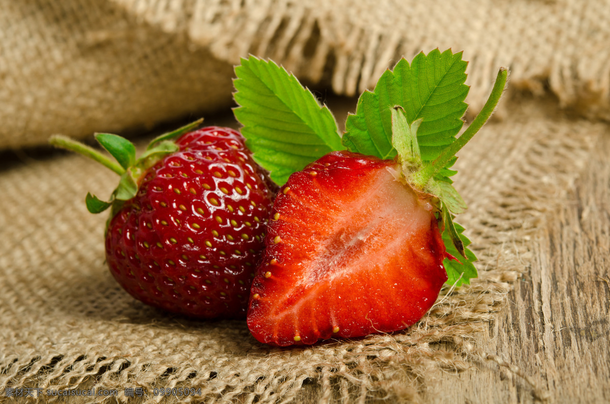 麻袋 上 草莓 新鲜 水果 蔬菜图片 餐饮美食