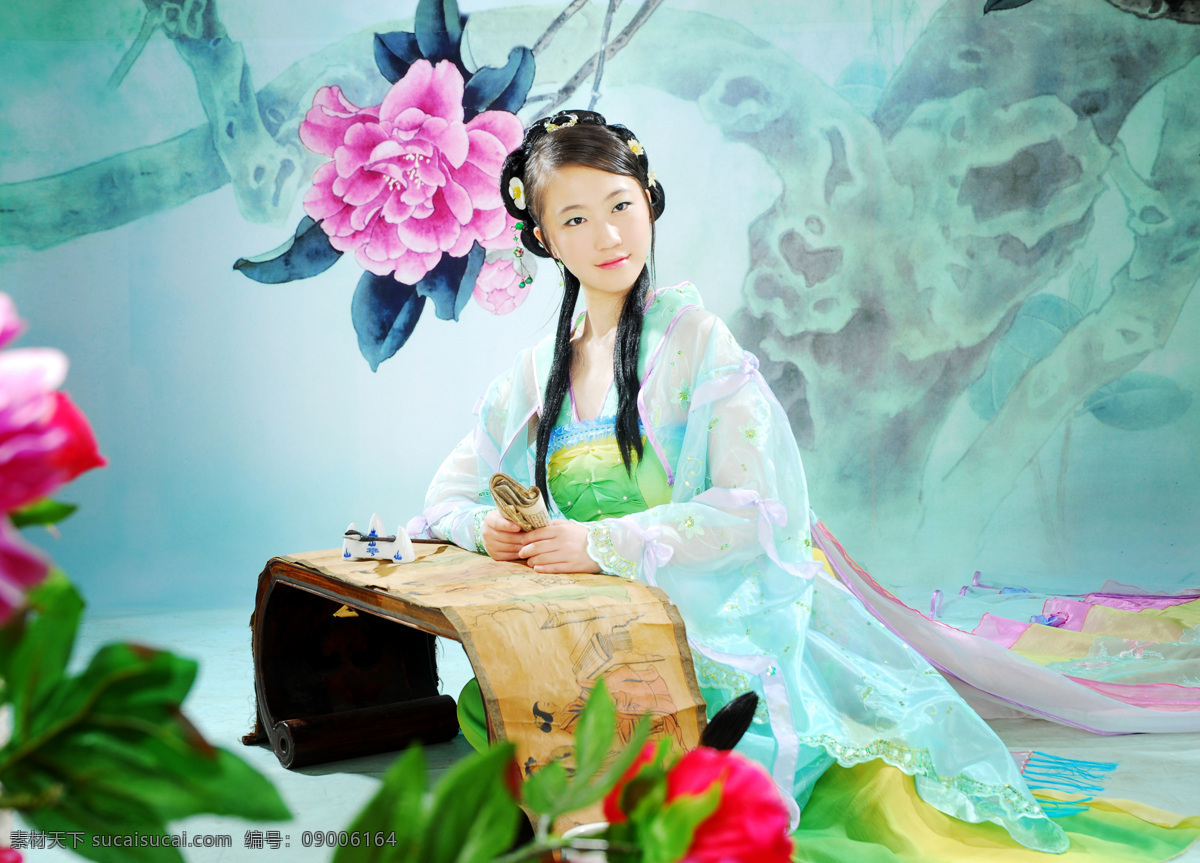 中国古装美女 中国 古装 美女 牡丹 读书 国画 女性女人 人物图库