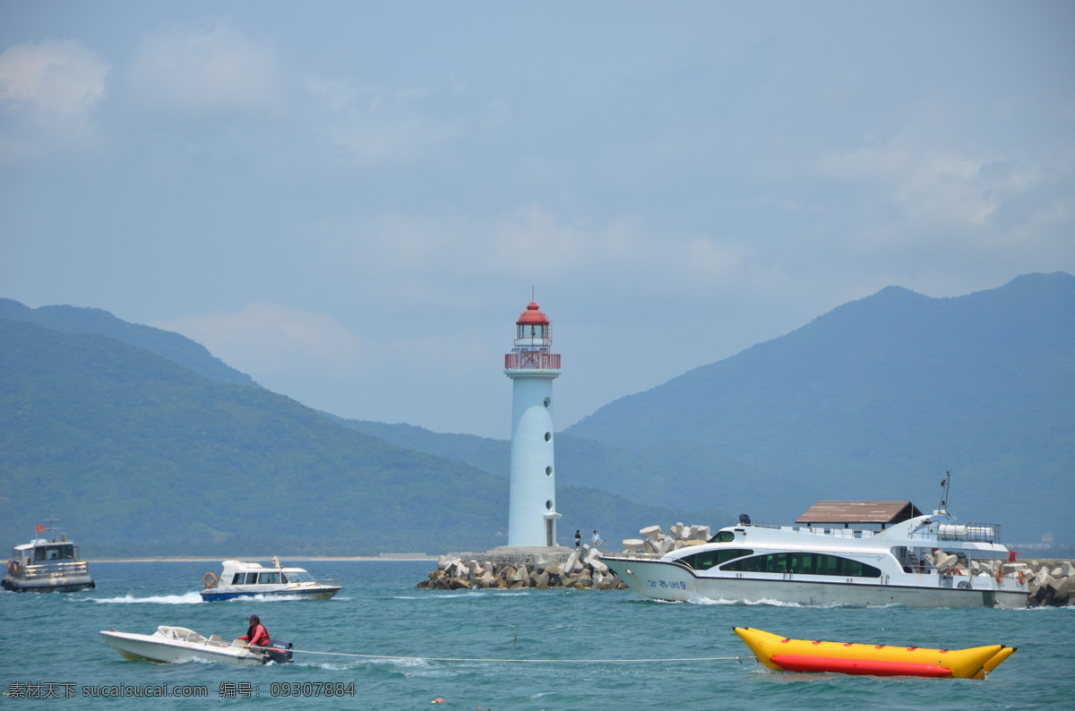 大海 灯塔 旅游 三亚 山水风景 游艇 自然景观 上 海上灯塔 香蕉船 海上娱乐 风景 生活 旅游餐饮